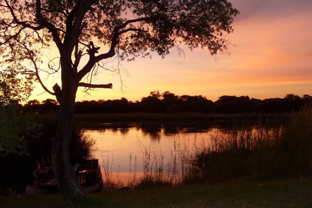 Sonnenuntergang über dem Okavango-River im Caprivi-Streifen.