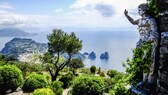 Vom Monte Solaro auf Capri hat man einen wundervollen Blick auf die berühmten Faraglioni, die berühmten Felsenformationen. Es gibt wohl kaum einen schöneren Ort auf der Insel