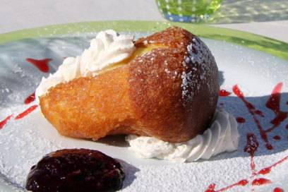 Süße Sünde: Baba au rhum ist eine der feinen Leckereien, die in den Cafés auf Capri serviert werden