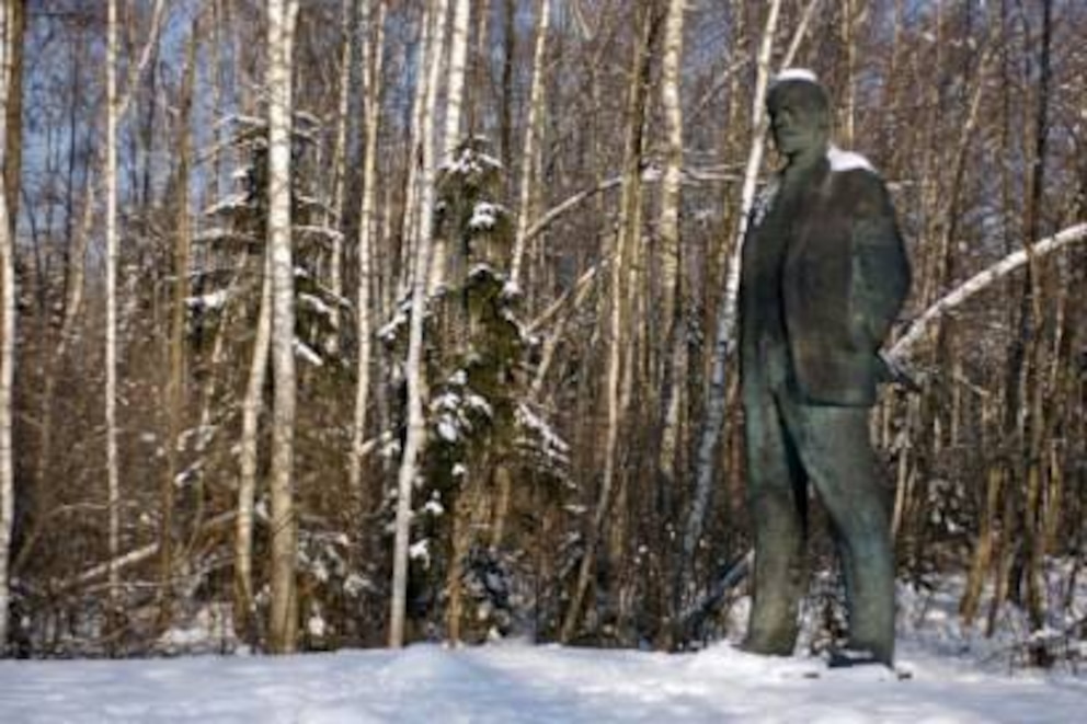 Ein Lenin steht im Wald: im Grutas Park in Litauen