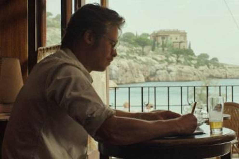 Brad Pitt spielt im Film den amerikanischen Schriftsteller Roland, der unter einer Schreibblockade leidet
