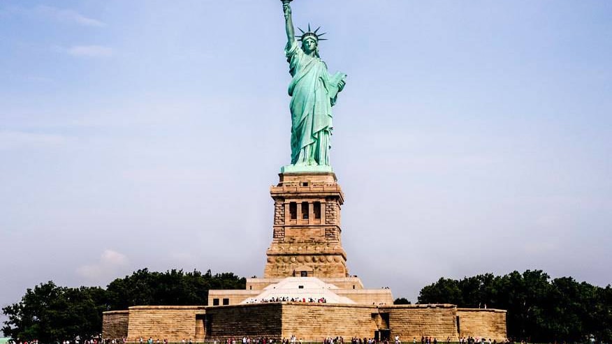 Die Freiheitsstatue in New York gilt als eine der bekanntesten Attraktionen der Welt. Doch eine Expertin behauptet jetzt, dass die „Liberty Lady“ eigentlich ein Mann ist.