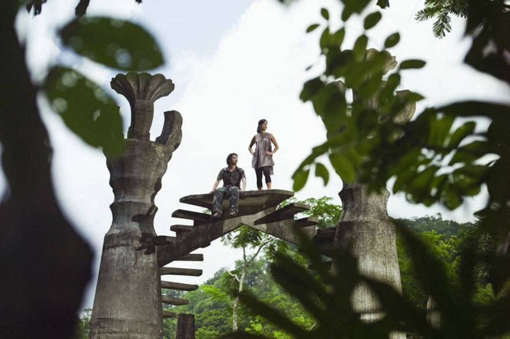 Mitten im mexikanischen Regenwald in Xilitla befindet sich der Skulpturen-Park „Las pozas“ – angelegt vom Künstler Edward James. Teil davon ist der ins Nichts führende „Stairway to the sky“ (dt. Treppen zum Himmel)