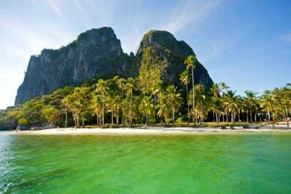 Auf der Insel Palawan gibt es Traumstrand und Urwald in Kombination