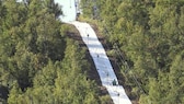 Damit Wintersportler künftig auch bei Plusgraden ihrem Hobby nachgehen können, hat die Chemnitzer Firma „Mr. Snow“ künstlichen Schnee aus Stoff erfunden. Im Foto: die Piste im norwegischen Geilo.