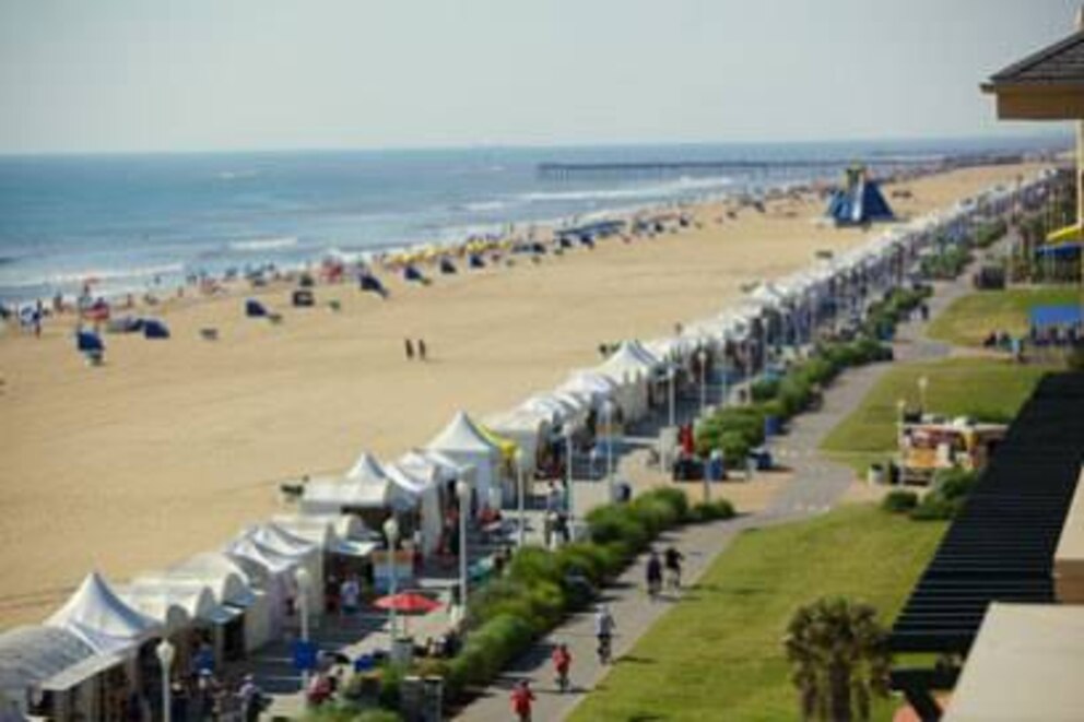 Feste, Märkte, Ausstellungen, Konzerte: Im Sommer verwandelt sich die Strandpromenade in eine Party-Meile