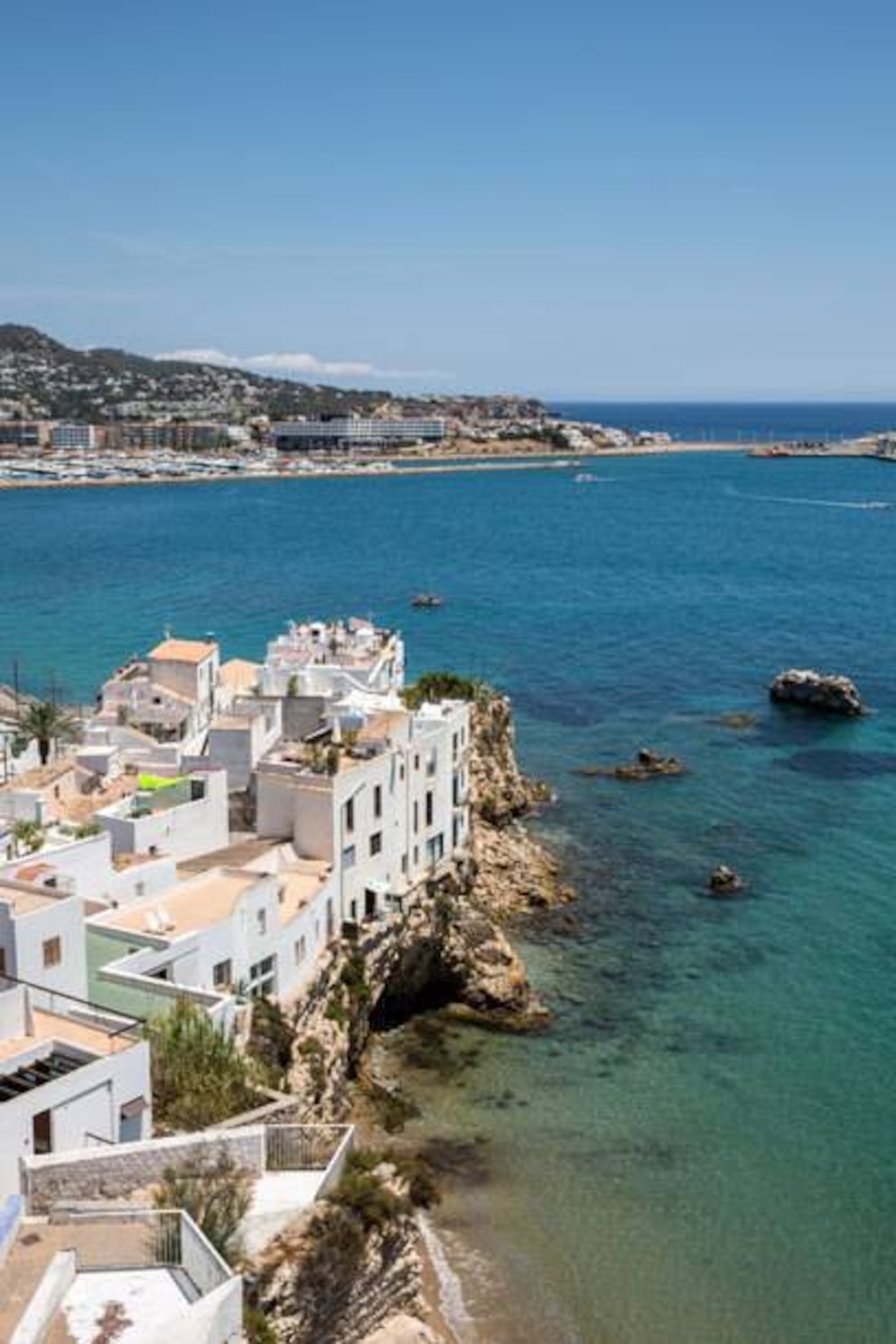  Ibiza Stadt - mit Blick auf den ber&uuml;hmten Jachthafen. Foto: Getty Images