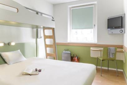 Ein Zimmer im Ibis Budget Berlin Alexanderplatz – schlicht, aber dennoch wurde an alles gedacht