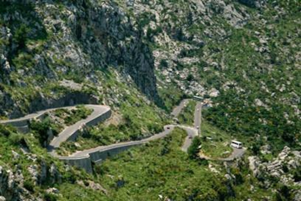  Die Serpentinenstra&szlig;e, die nach Sa Calobra f&uuml;hrt. Foto: Getty Images