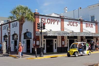 Hemingways angebliche Lieblingsbar in der Duval Street auf Key West: „Sloppy Joe's“