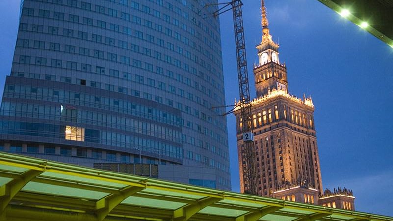 Der Kulturpalast in Warschau (rechts im Bild) ist mit seinen 231 Metern das höchste Gebäude in Polen
