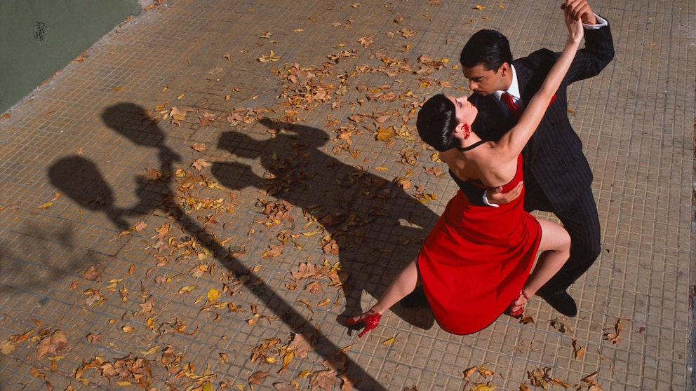 Tango gilt als getanzte Leidenschaft und Erotik und ist ein Symbol für das Land