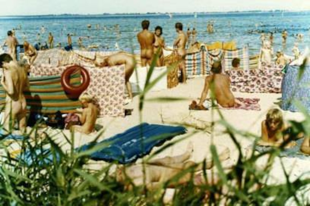 Nacktbaden galt in der DDR als selbstverständlich. Hier ein Foto von der Wismarer Bucht in Mecklenburg-Vorpommern aus dem Jahr 1984.