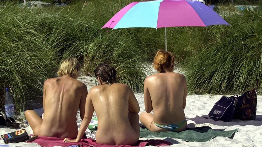 Hosen runter: Eine neue Umfrage zum Thema Nacktbaden in Deutschland packt aus – und offenbart auch Unerwartetes