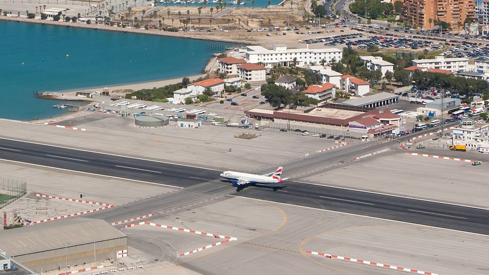 Airport von Gibraltar, Landebahn