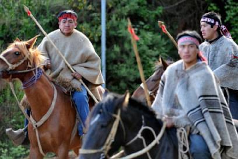 Das indigene Volk der Mapuche stellt circa sechs Prozent der chilenischen Bevölkerung dar. Hier begehen sie ihr traditionelles Fest Nguillatún