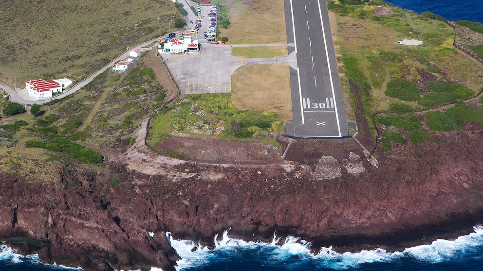 Juancho E. Yrausquin Airport