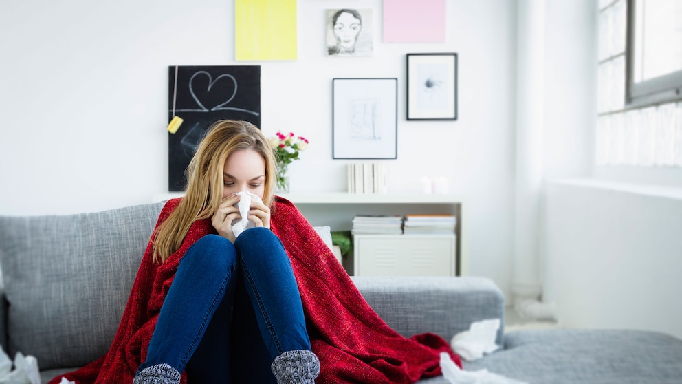 Leisure Sickness Krankheit Frau Schnupfen
