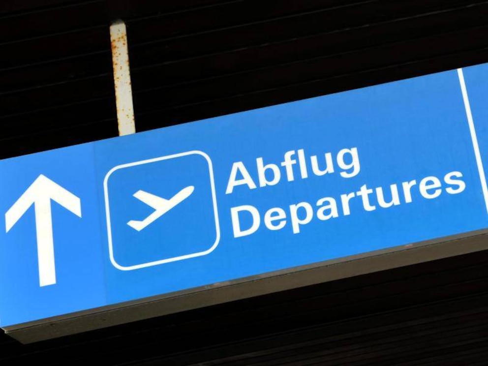 Wegweiser am Flughafen