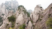 Nicht selten ist man auf den Wegen des Huangshan-Gebirges mit Menschenmassen unterwegs.