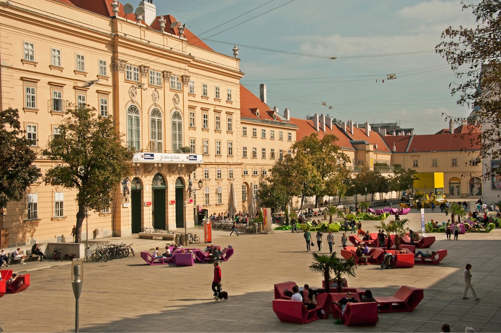 Wien: Das Museumsquartier bei Tag mit den Enzis