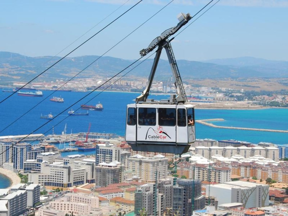 Eine Seilbahn bringt Touristen hinauf zum Upper Rock, Gibraltar