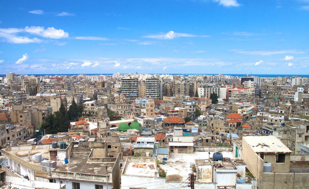  Der Ausblick über die Häuser von Tripoli bis zum Meer