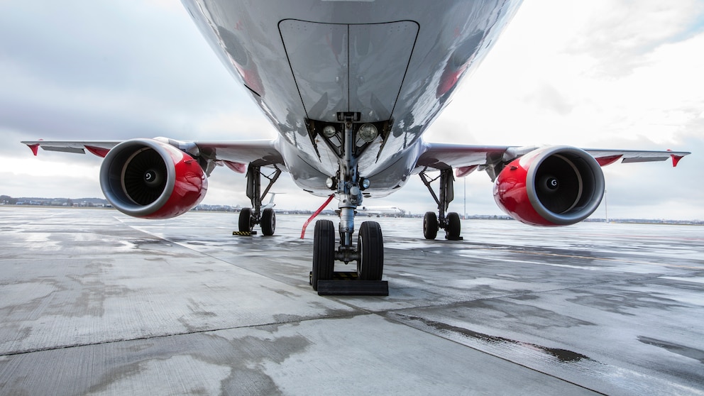 Ein Linienflugzeug vor dem Abflug