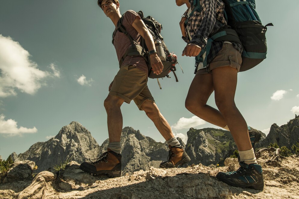 Tipps fürs Trekking Rucksack und Schuhe, Pärchen wandert