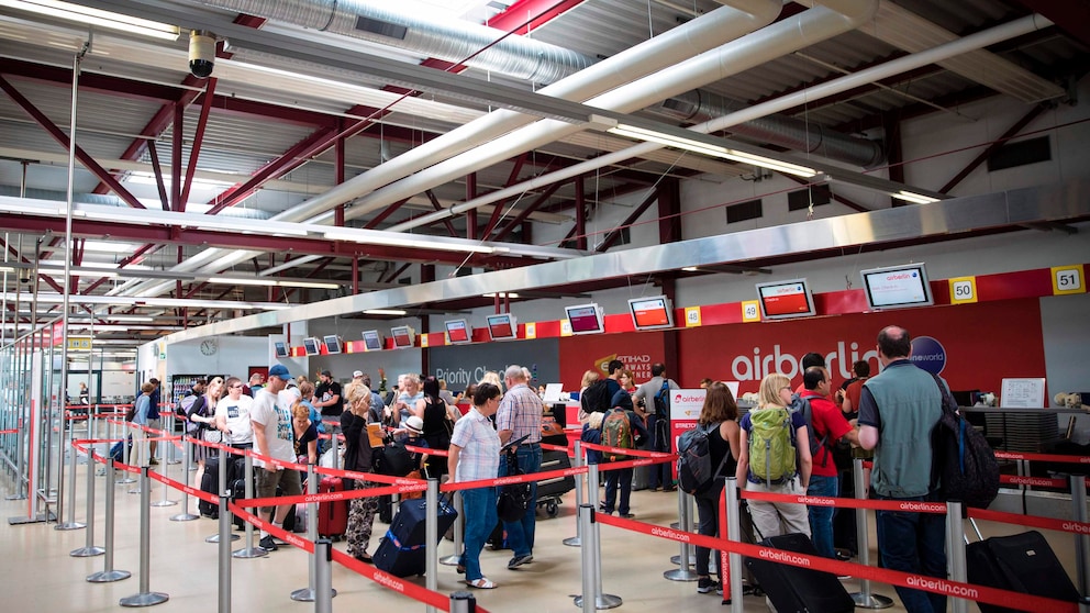 Air-berlin-Check-in in Berlin Tegel