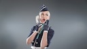 Welche Frage ein Passagier dieser Stewardess wohl gerade gestellt hat?