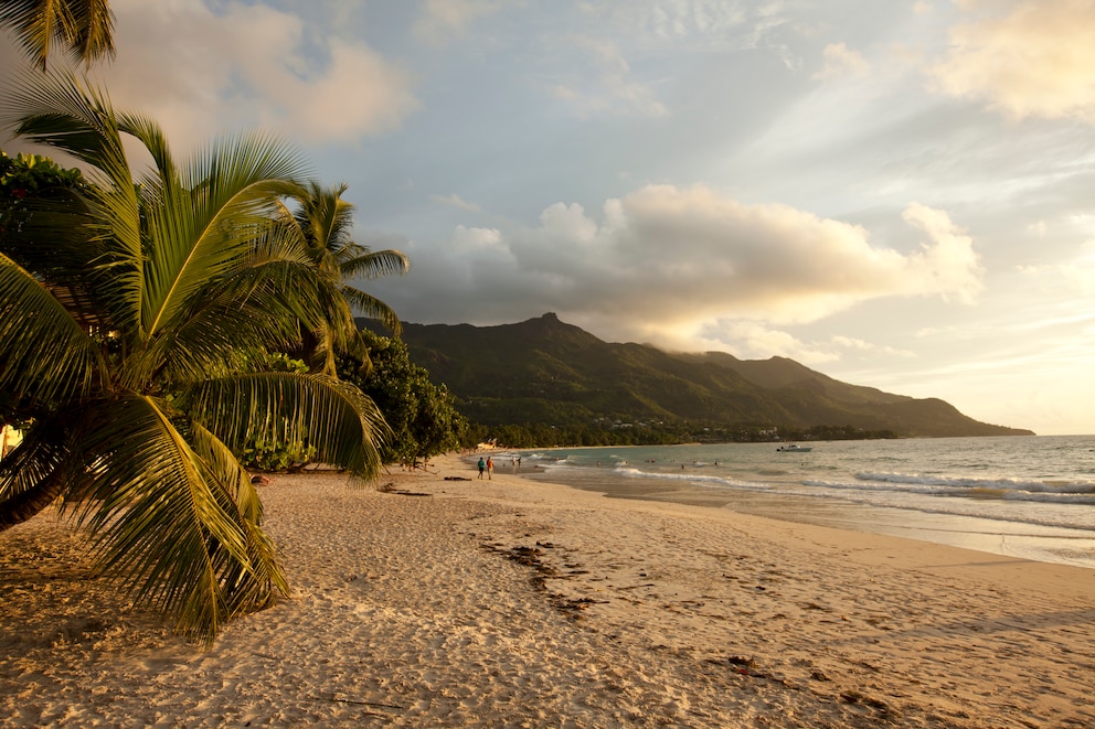 Ein Besuch in den Abendstunden am Beau Vallon Beach lohnt sich