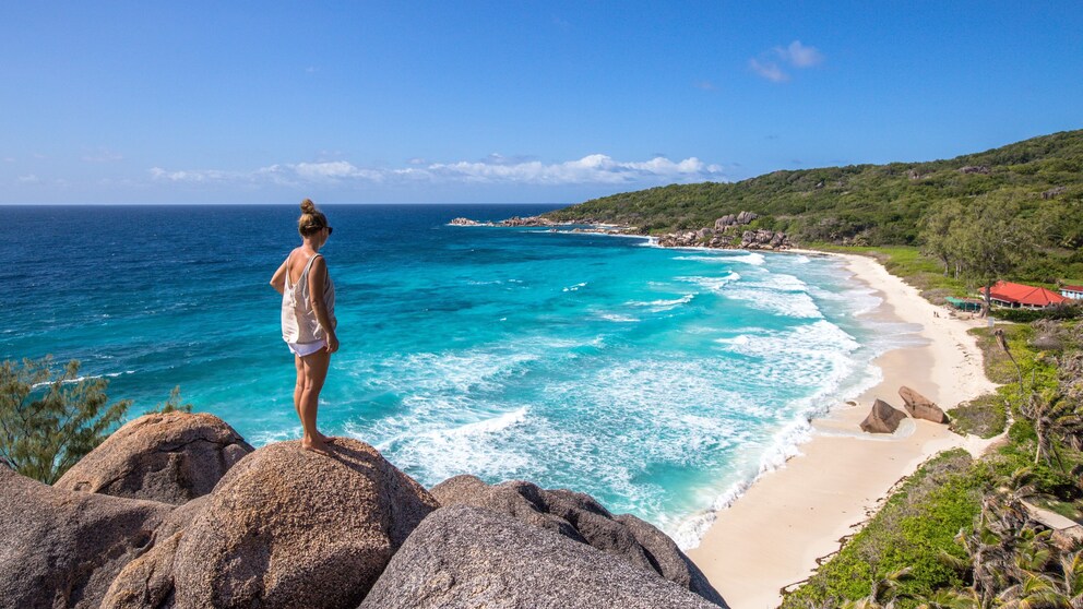 Reisebloggerin Simone Schwerdtner lebt seit einem halben Jahr auf den Seychellen – und kennt die besten Tipps, wie auch ein Urlaub dort erschwinglich wird