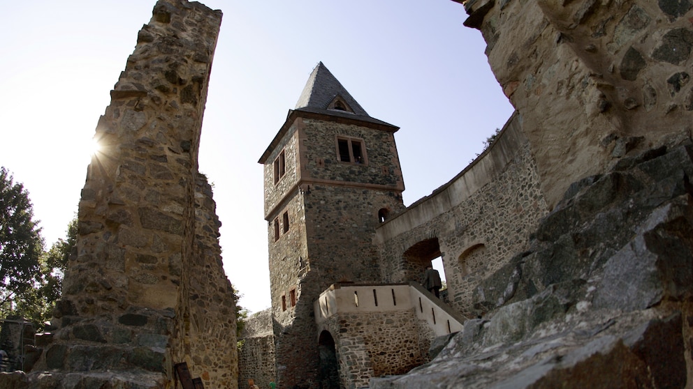 Teile der Burg Frankenstein bei Darmstadt sind zu einer Ruine verfallen