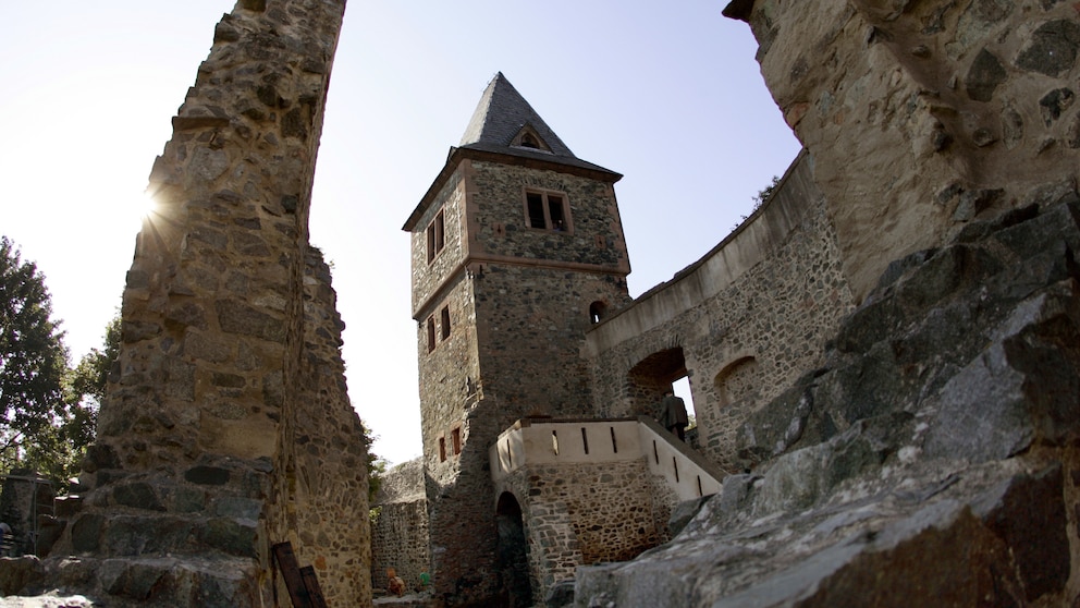 Teile der Burg Frankenstein bei Darmstadt sind zu einer Ruine verfallen