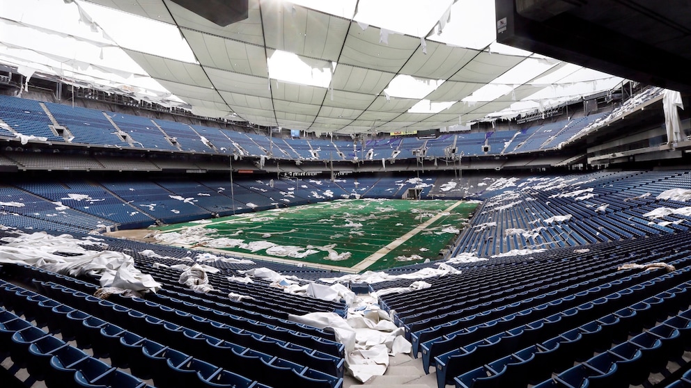 Im Pontiac Silverdome fanden einst große Konzerte und Sportveranstaltungen statt, darunter auch vier Spiele der Fußball-WM 1994. Heute ist das Stadion nur noch eine Ruine