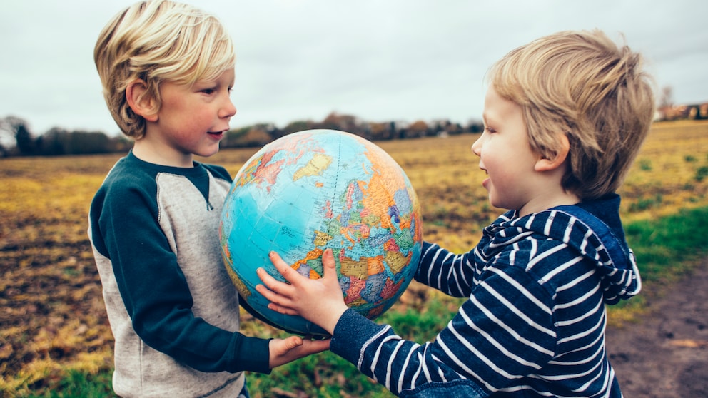 Kinder, Globus, Erdball