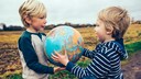 Kinder, Globus, Erdball