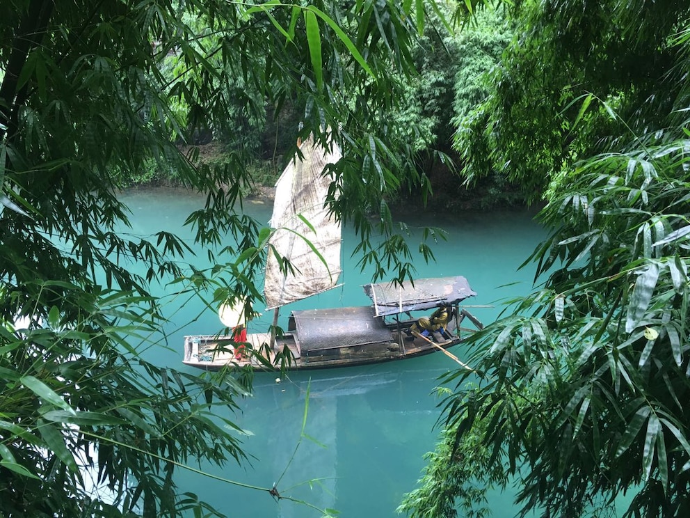 Hier wirkt das Wasser des Jangtse (Fluss in China) schon fast unnatürlich türkis