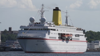 MS Deutschland, Traumschiff