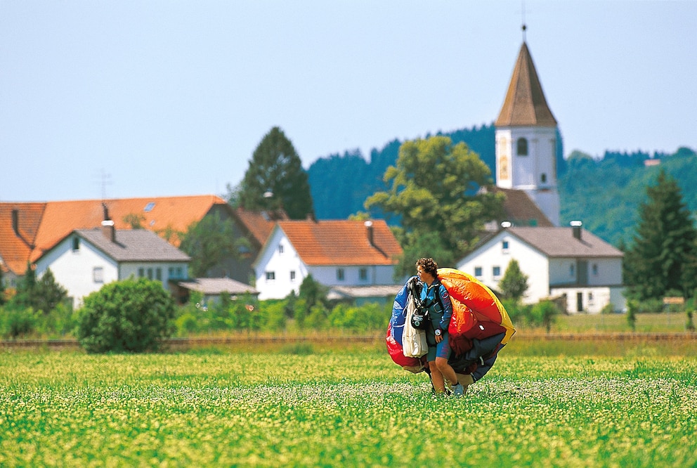 Leutkirch im Allgäu ist vor allem für seine Fallschirmspringer bekannt