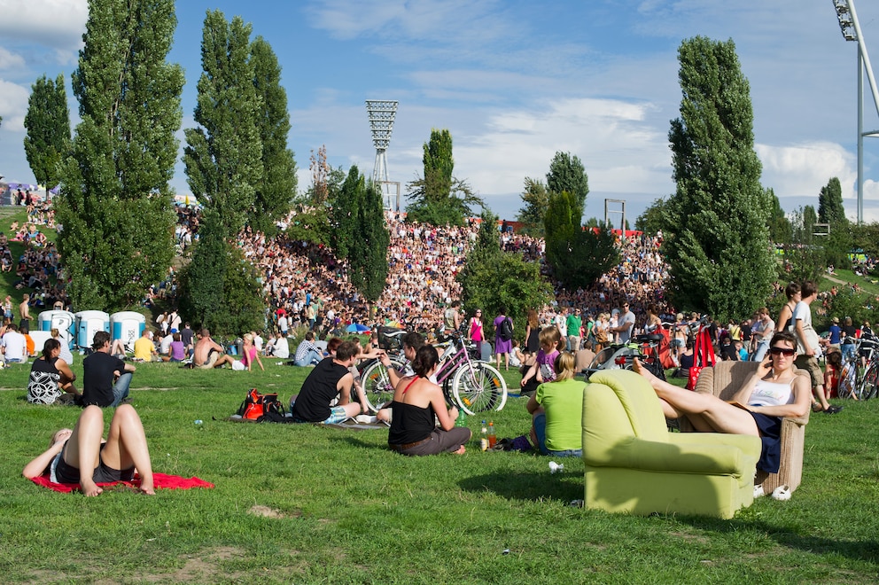 Der Mauerpark in Berlin – im Sommer ein beliebter Treffpunkt für Einheimische und Touristen<br>Foto: Getty Images