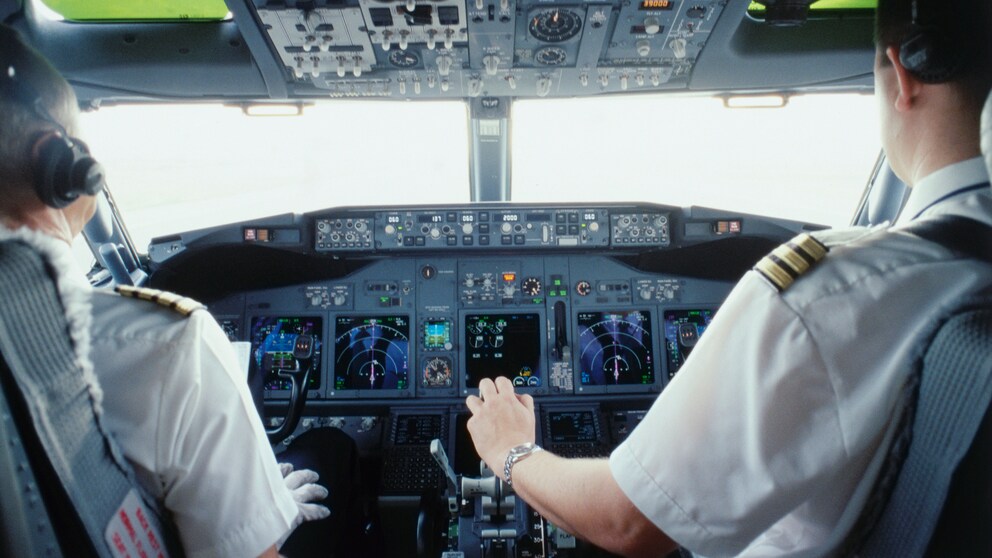 Bei zwei Piloten beträgt die Flugdienstzeit 11 bis 13 Stunden. Zu ihrem Dienst gehören auch Vor- und Nachbereitung des Fluges