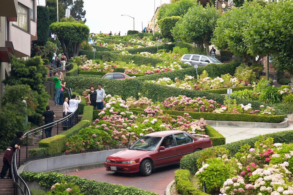 Die berühmte Lombard Street in San Francisco