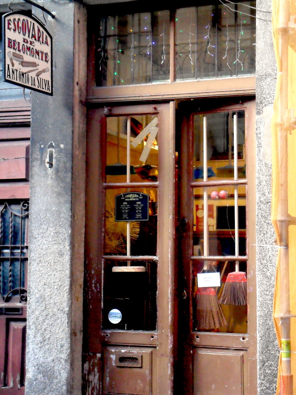 Besen-Laden in der Altstadt von Porto