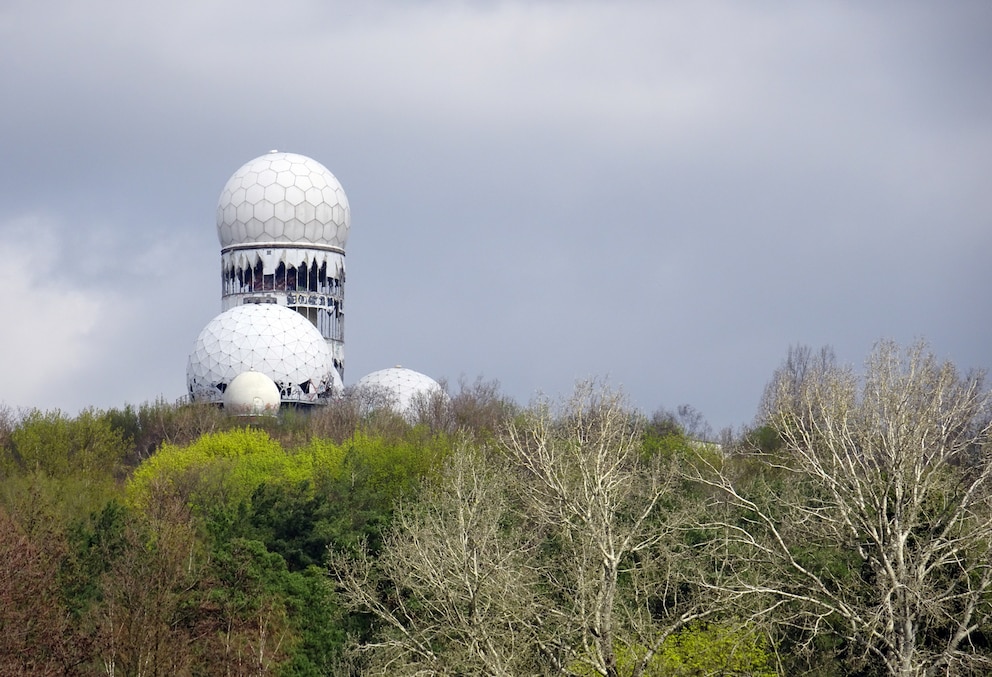 Der Teufelsberg mit der ehemaligen US-amerikanischen Abhöranlage