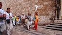 Reiseleiterin mit Touristengruppe in Dubrovnik