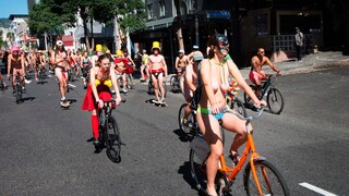 Nackte Fahrradfahrer in Kapstadt
