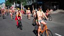 Nackte Fahrradfahrer in Kapstadt