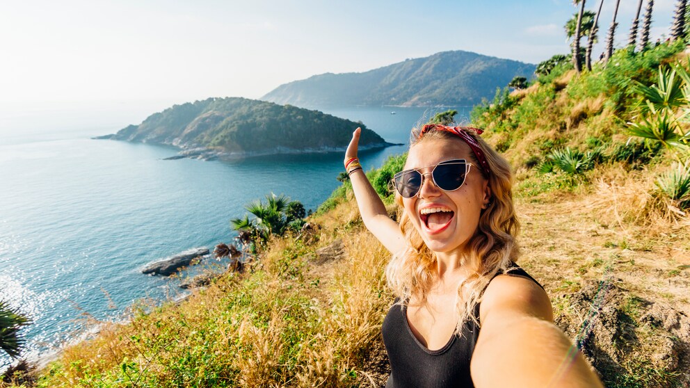 Frau macht Selfie in Thailand